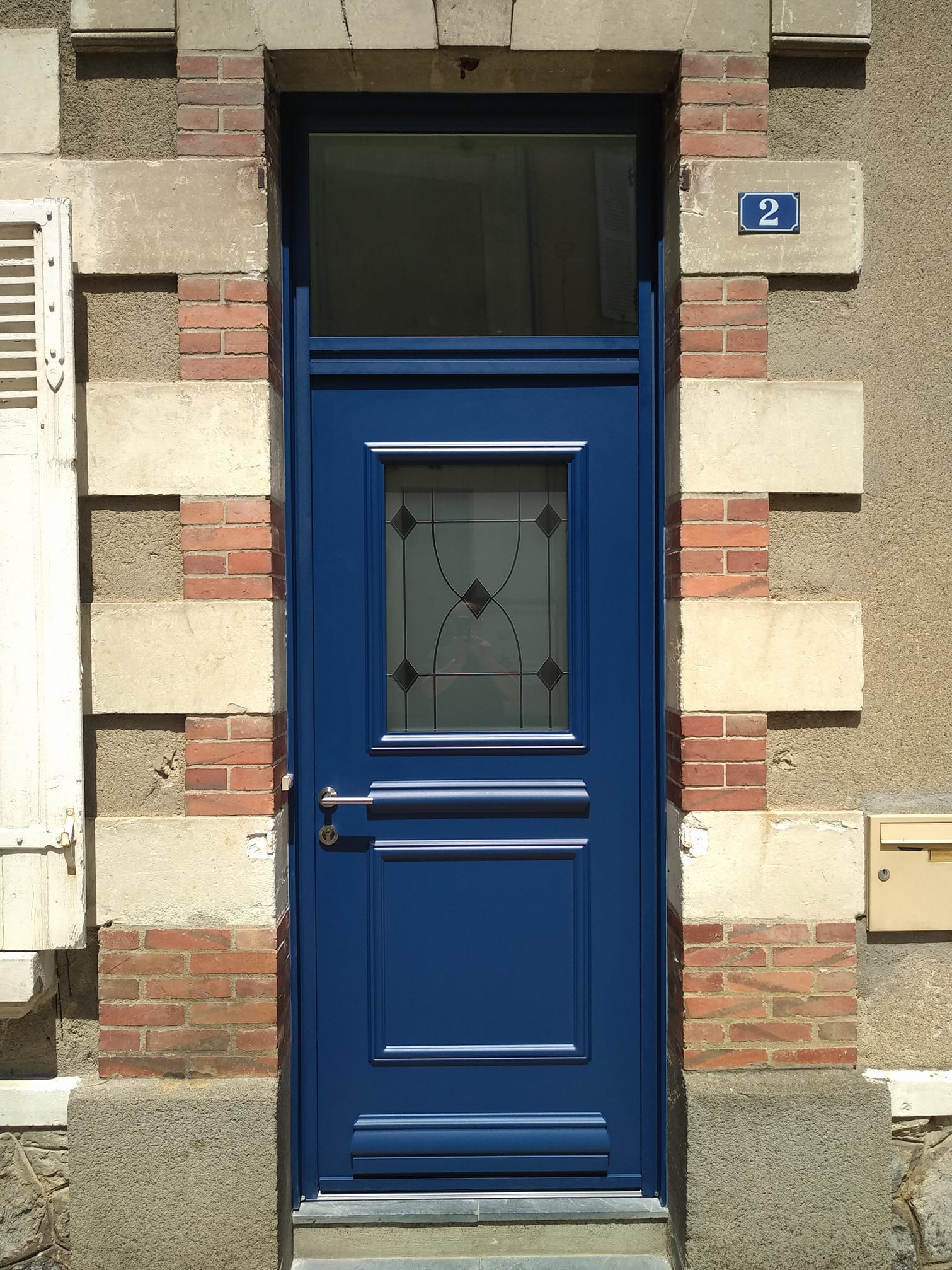 Noyer Menuiseries | Pose de menuiseries extérieures - Porte d'entrée | Saint-Clément-de-la-Place - Beaucouzé - Bécon-les-Granits